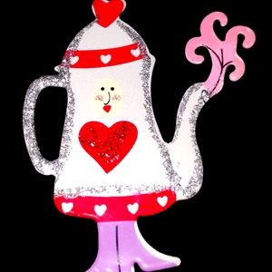 Extremely adorable 1980s little girls vintage heart Valentine's pin /bro…